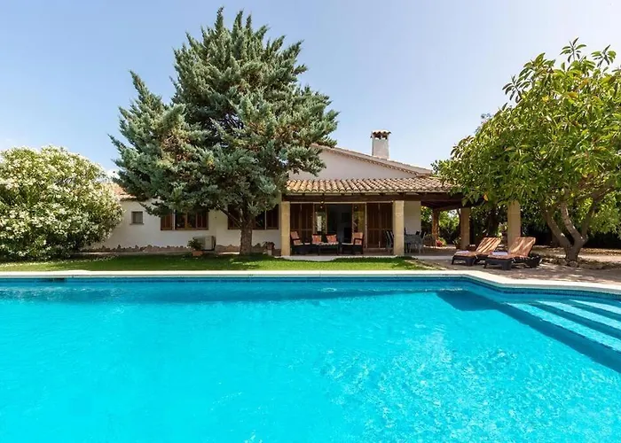 3 Bedrooms Villa With Pool Near Pollensa By Renthousing