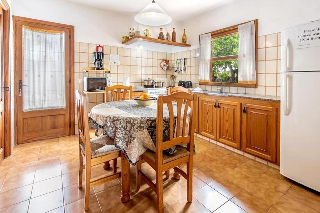 3 Bedrooms With Pool Near By Renthousing Vakantiehuis *